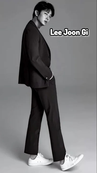 A moment captured by a fan of Lee Joongi