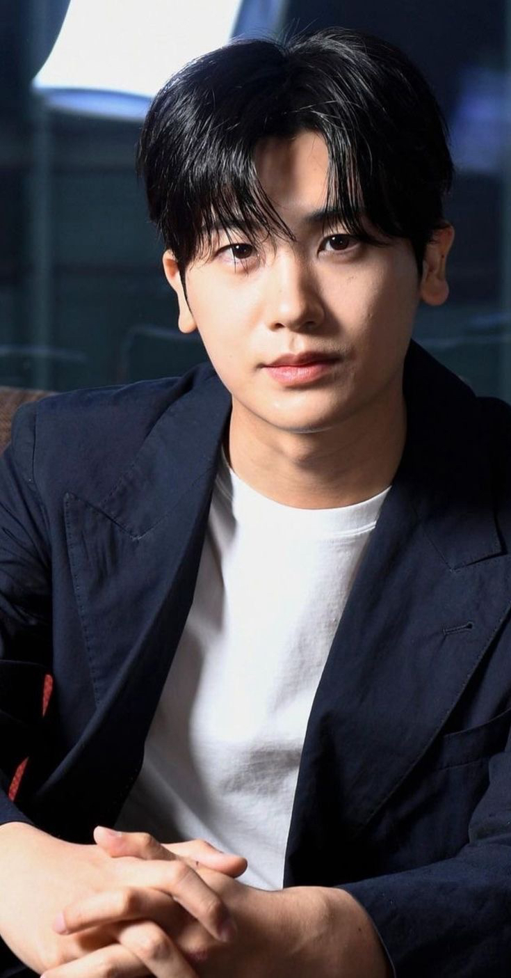 Behind-the-scenes cut of Park Hyungsik
