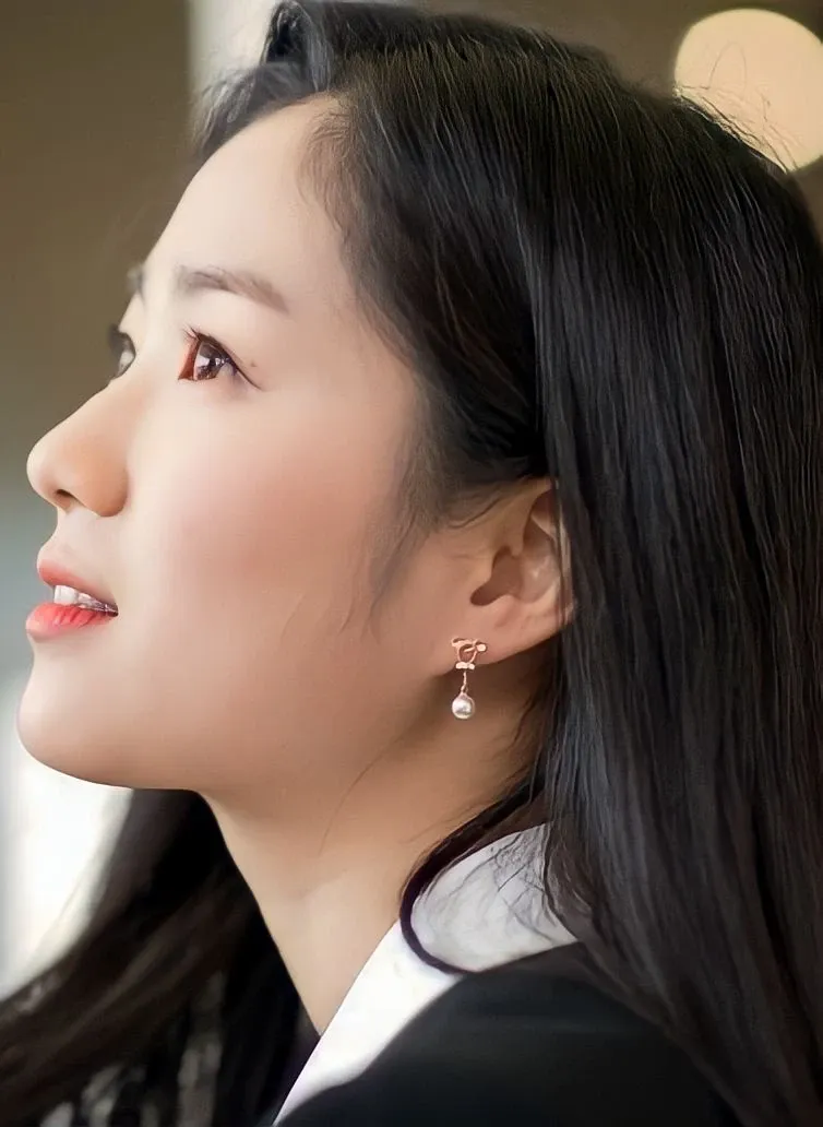 Recent activity shot of Kim Hyeyoon