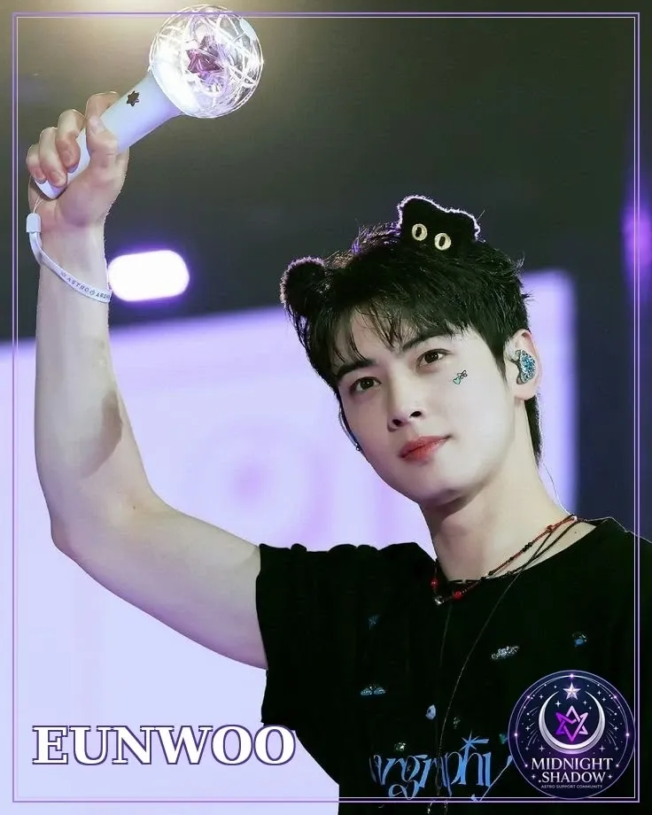 Behind-the-scenes cut of Cha Eunwoo