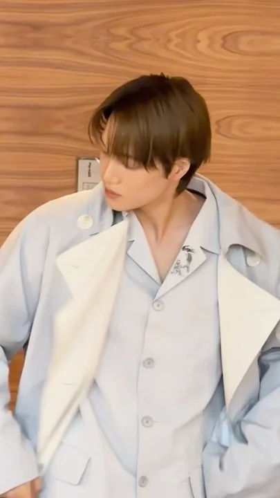 最愛偶像名人粉絲團推薦的KAI背景圖片