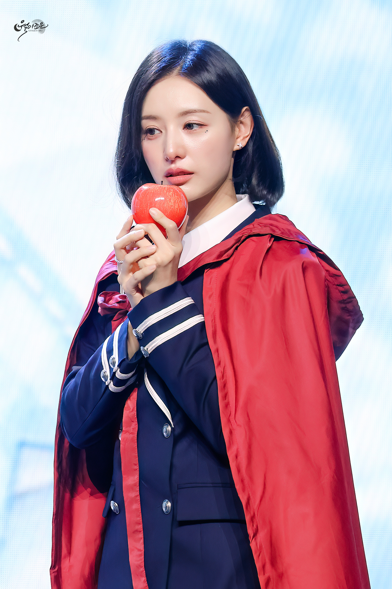 Behind-the-scenes cut of Kim Jiwon