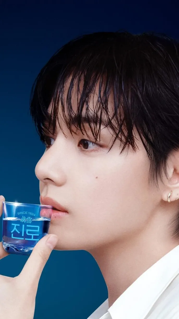 Kim Taehyung (V) background image recommended by Choeaedol Celeb fandom