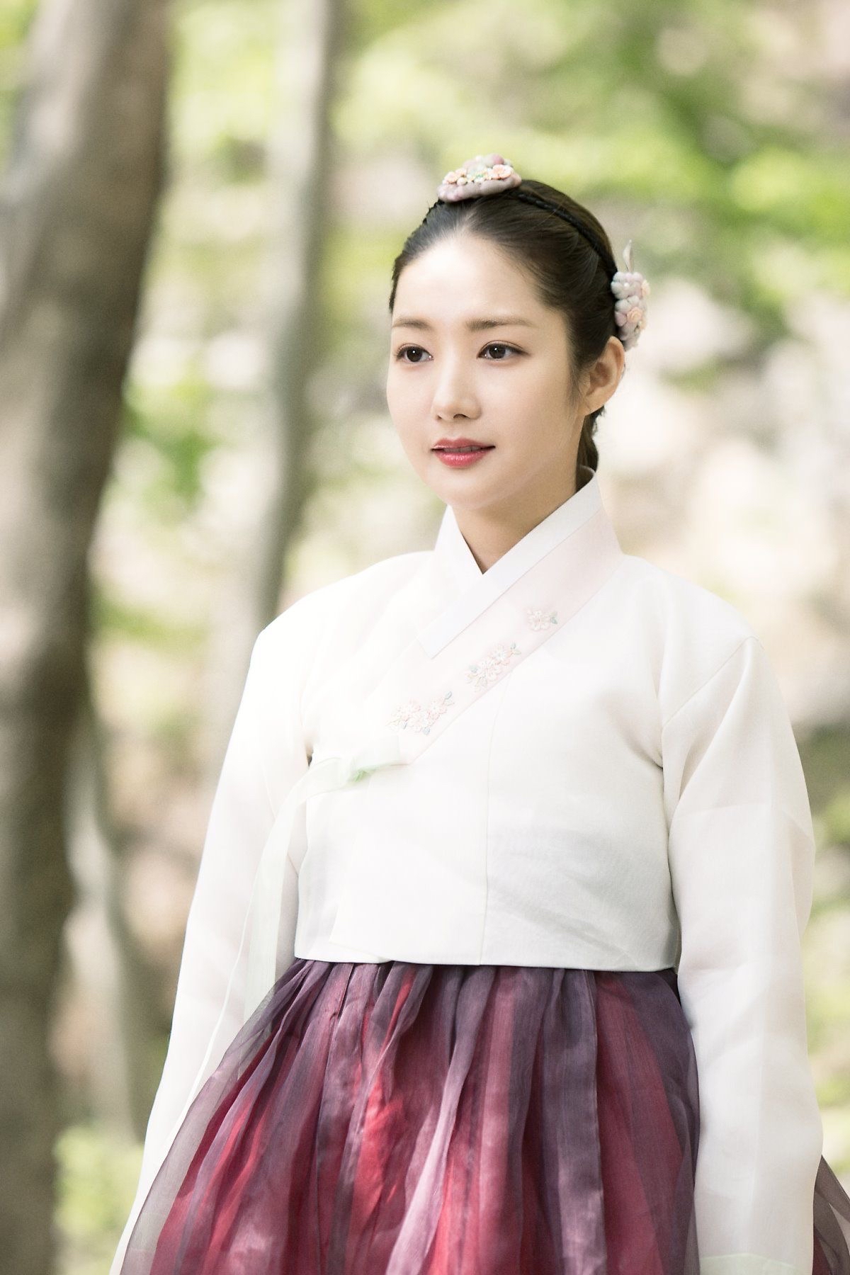Behind-the-scenes cut of Park Minyoung