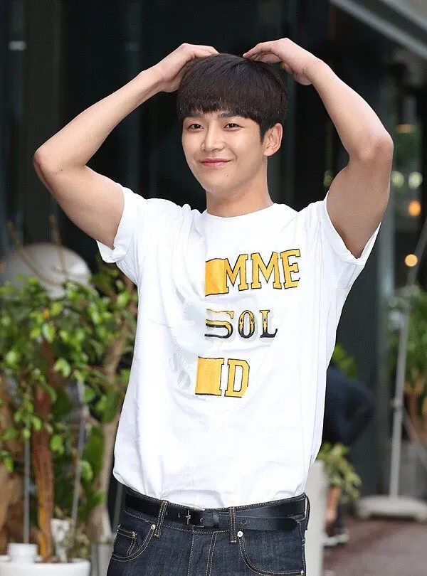 Momen yang diabadikan oleh penggemar Rowoon