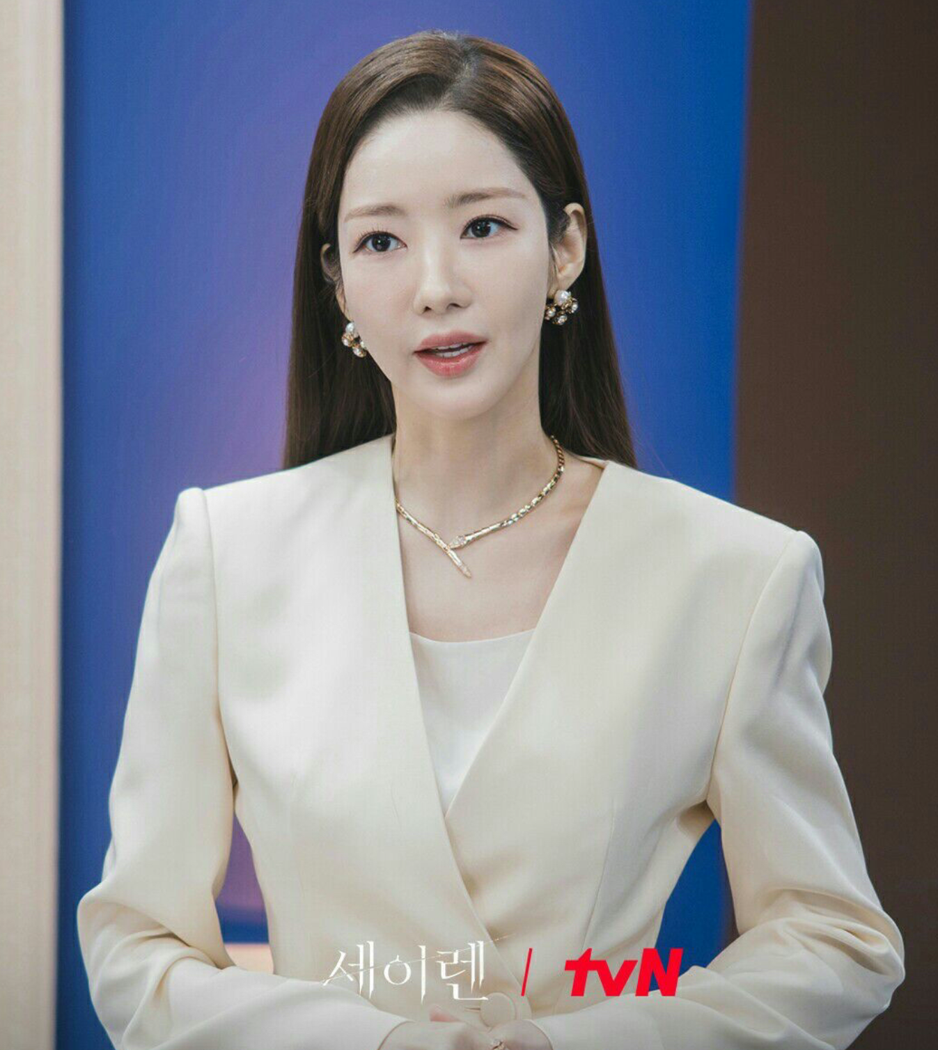 Behind-the-scenes cut of Park Minyoung