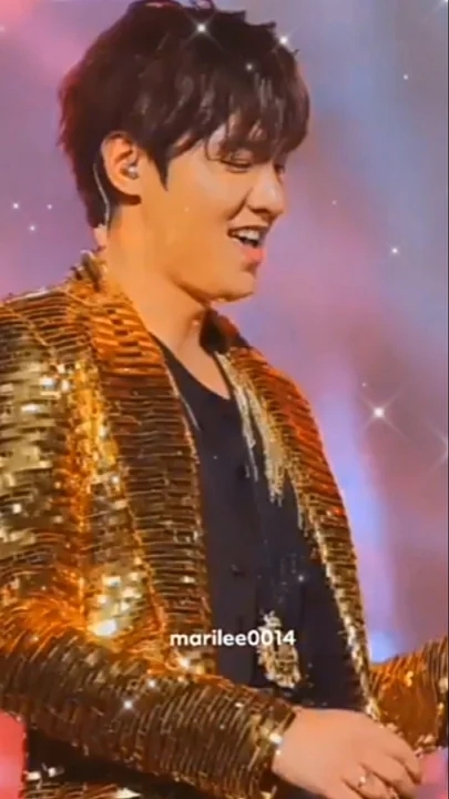 Emotional wallpaper shared by fans for Lee Minho