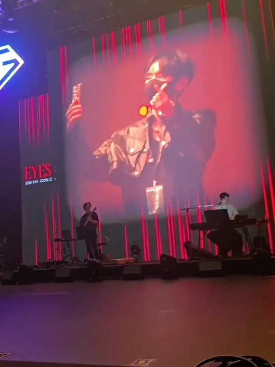 Behind-the-scenes cut of Lee Joongi