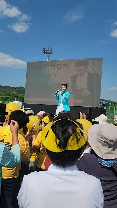 Special wallpaper made by Min Soohyun's fans