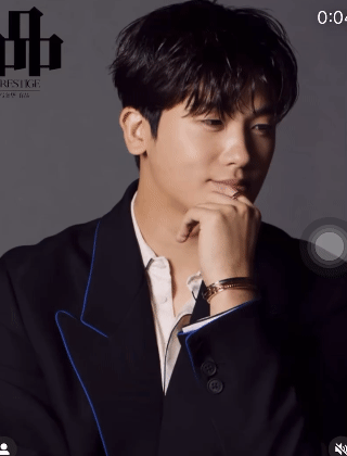 Behind-the-scenes cut of Park Hyungsik
