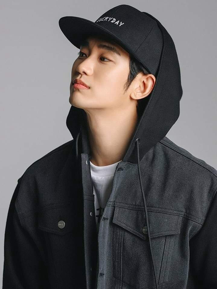 A moment captured by a fan of Kim Soohyun