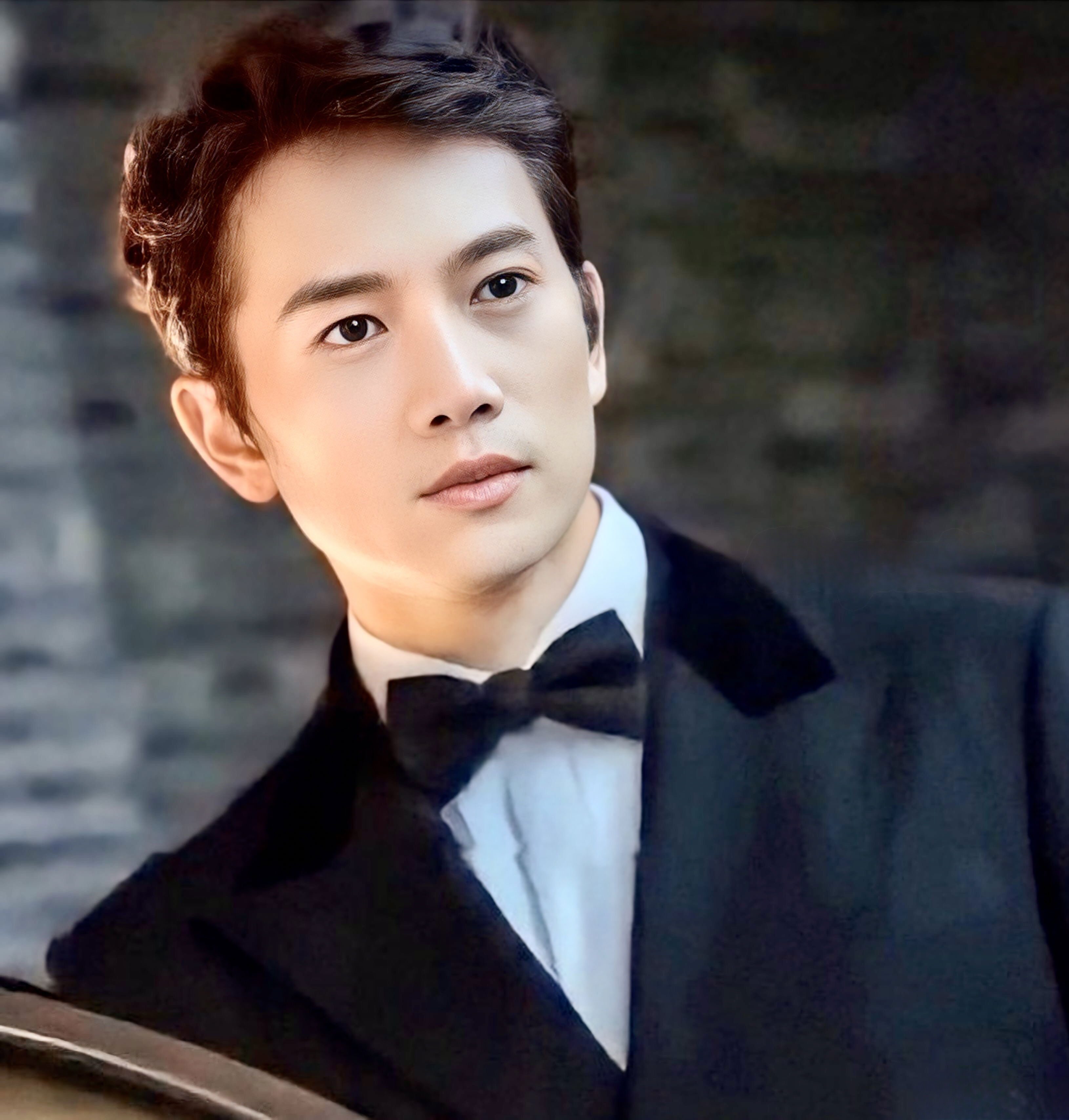 Behind-the-scenes cut of Ji Sung