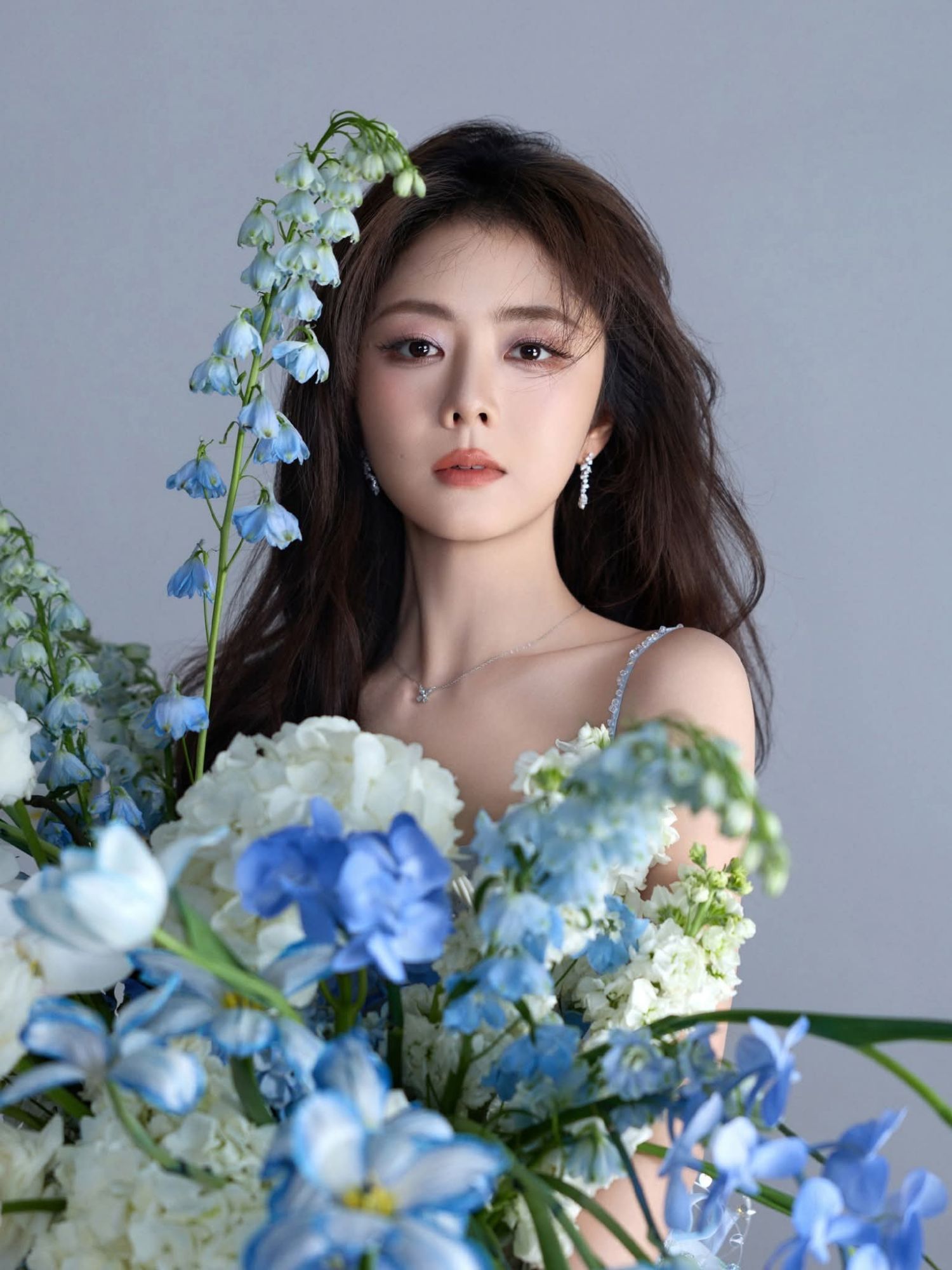 Behind-the-scenes cut of Tan Song Yun