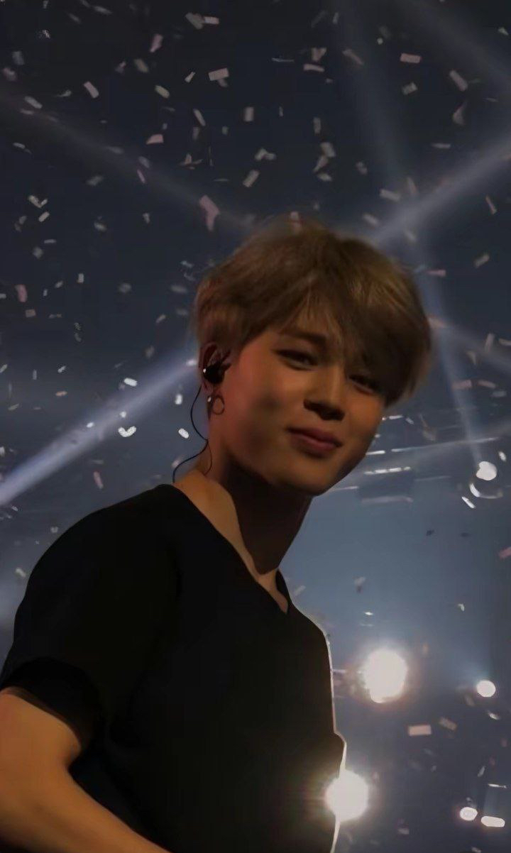 Behind-the-scenes cut of Ha Jimin