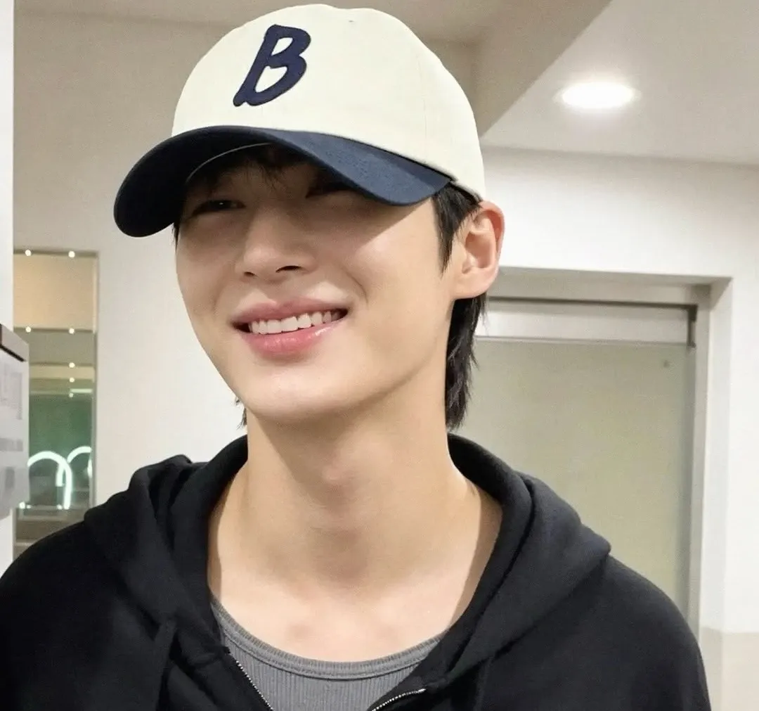 Behind-the-scenes cut of Byeon Wooseok
