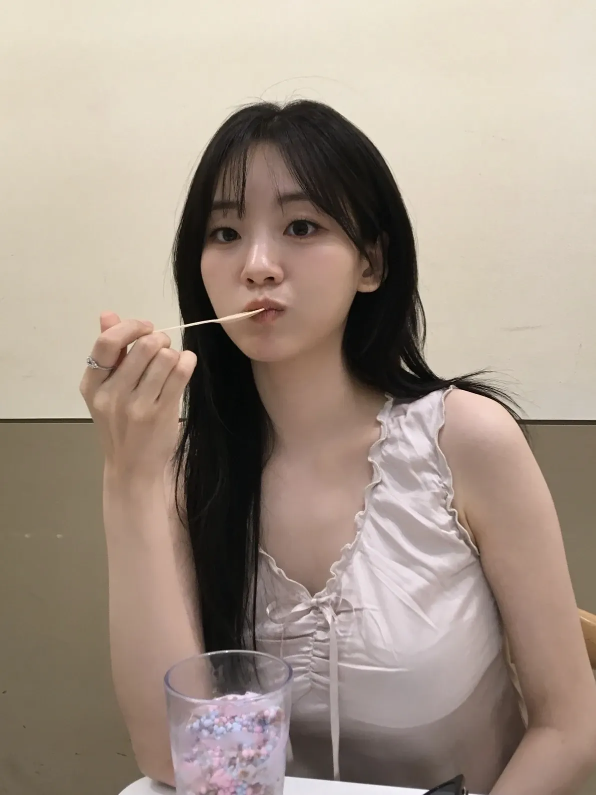 Behind-the-scenes cut of Cho Yihyun