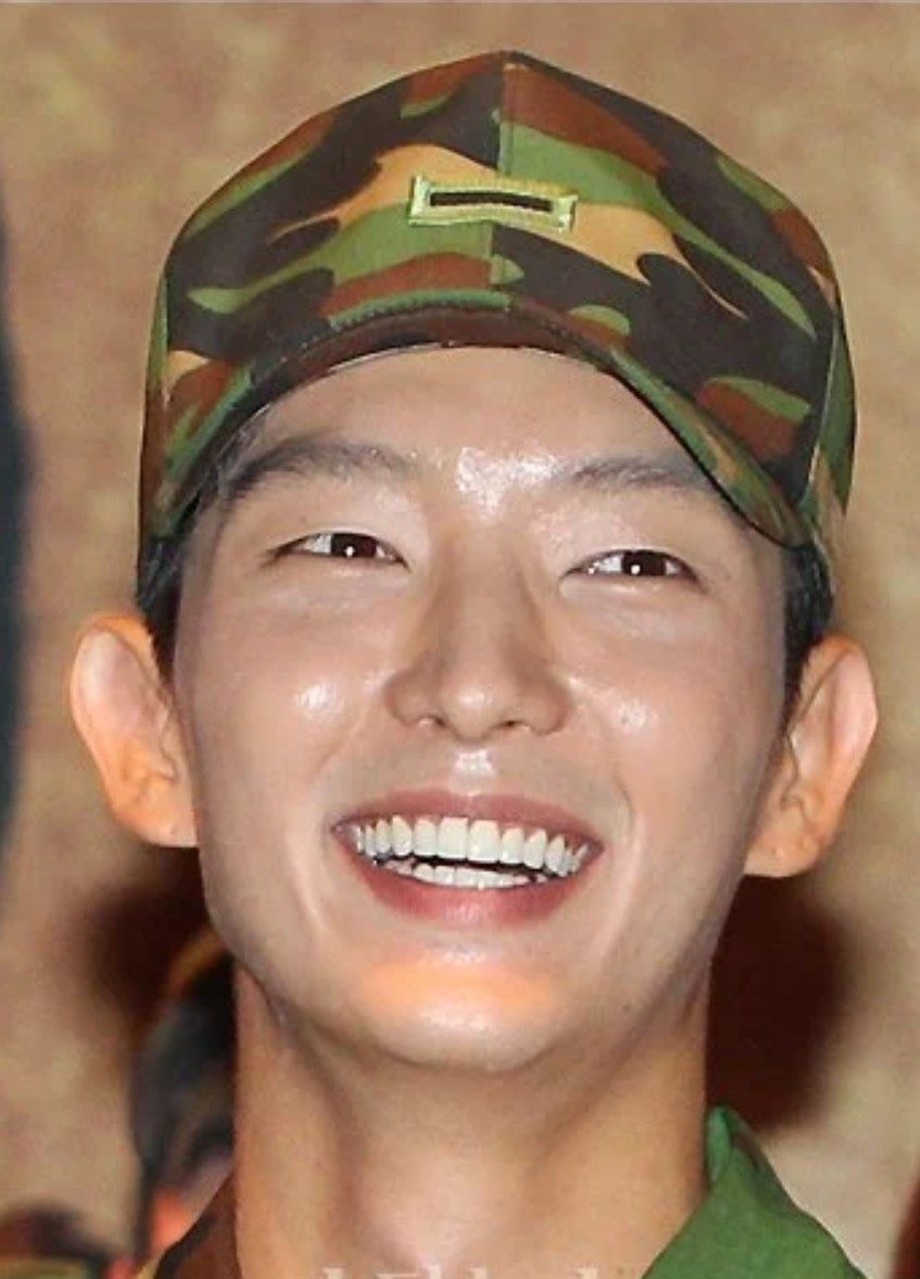 A moment captured by a fan of Lee Joongi