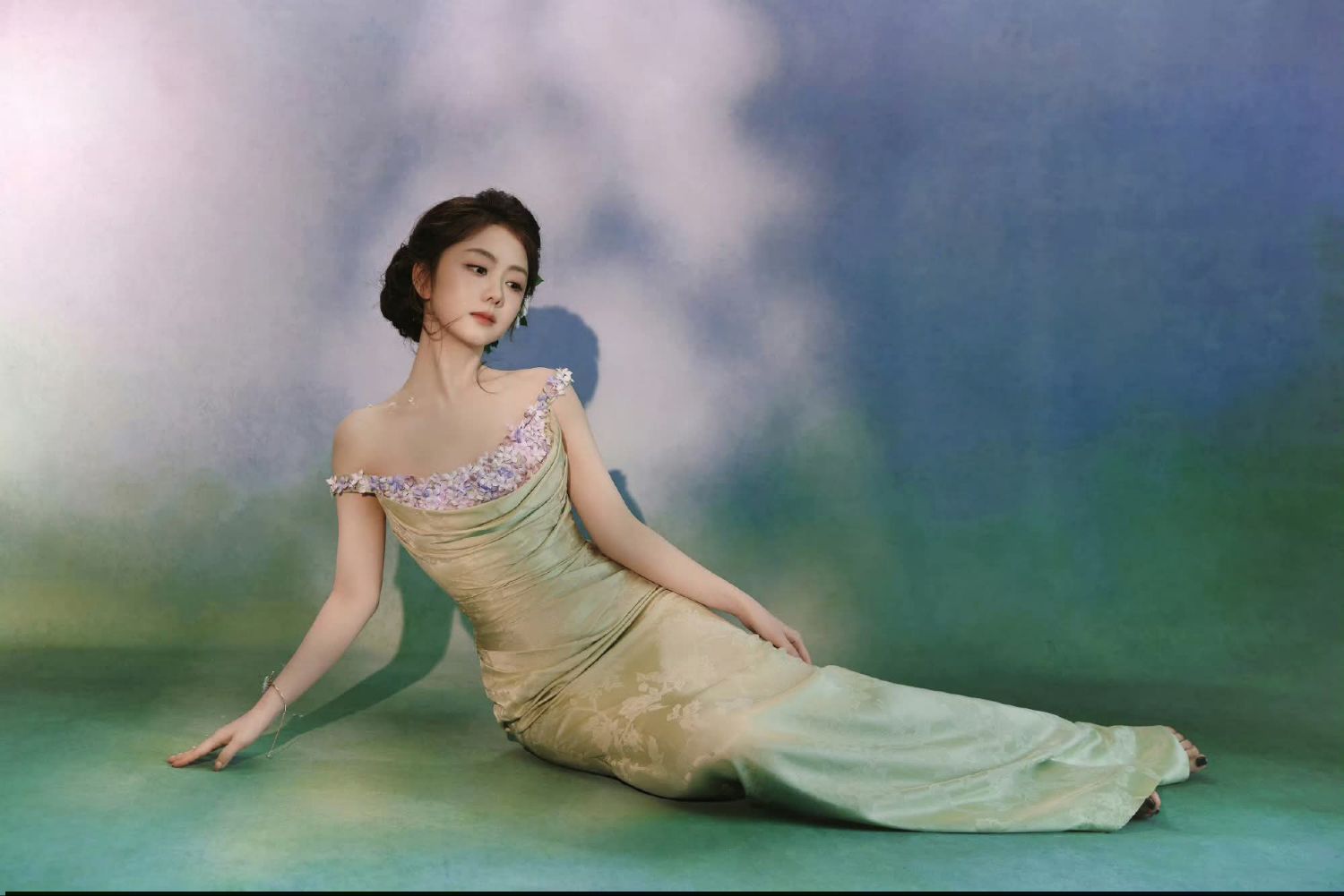 粉丝拍下的谭松韵瞬间