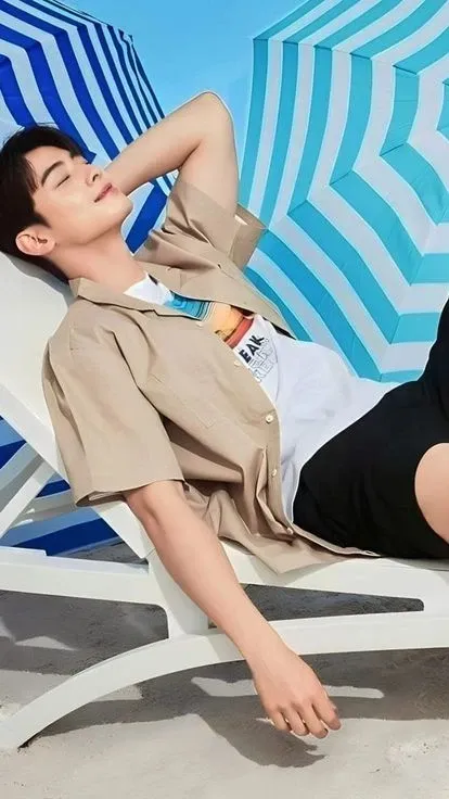 Recent activity shot of Cha Eunwoo