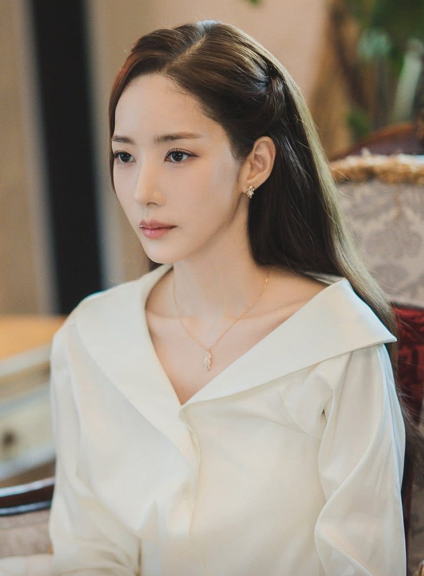 Recent activity shot of Park Minyoung