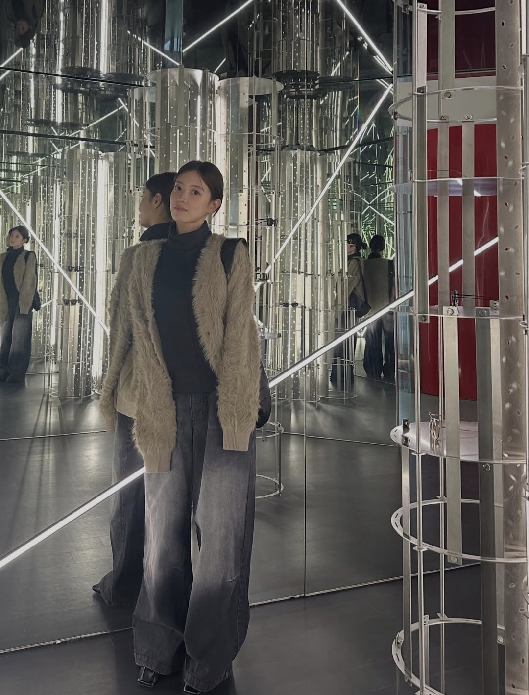 Behind-the-scenes cut of Lee Seyoung