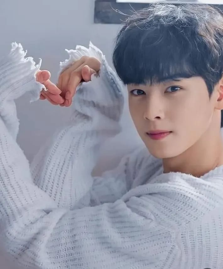 Recent activity shot of Cha Eunwoo