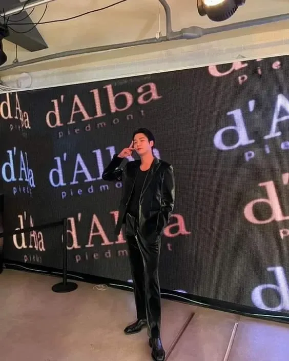 Foto terbaru dari Rowoon