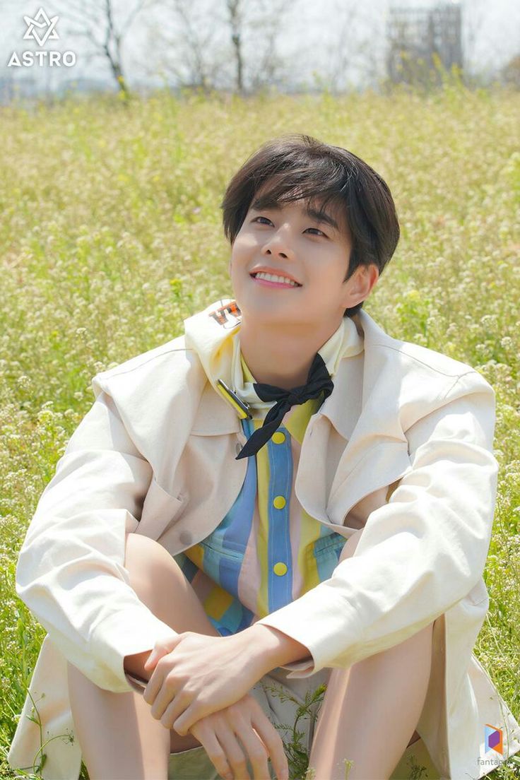 A moment captured by a fan of Cha Eunwoo