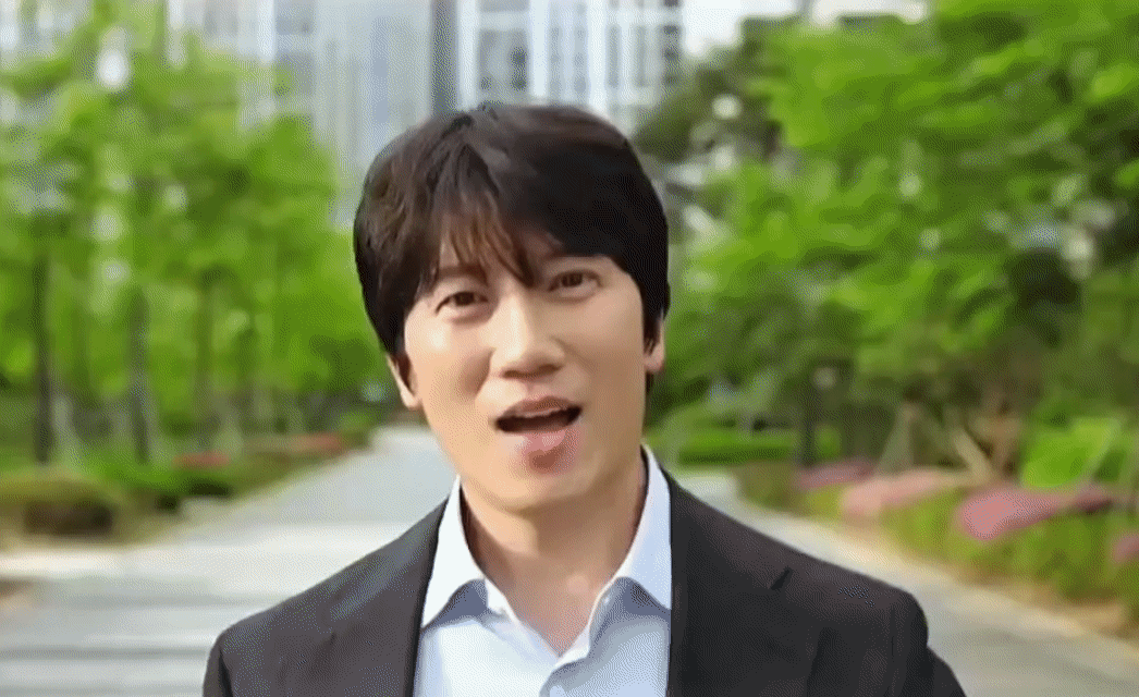 A moment captured by a fan of Ji Sung