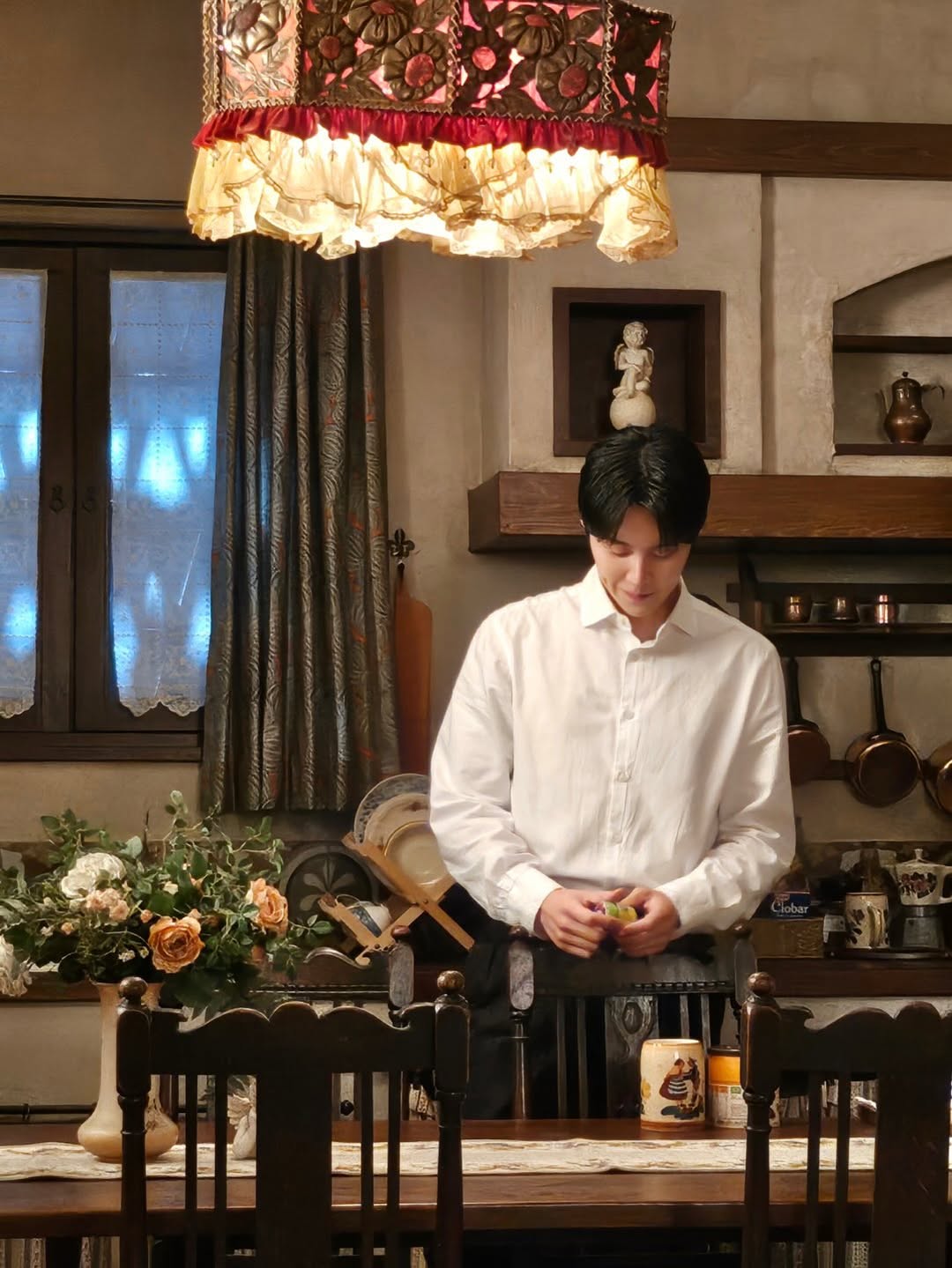 Behind-the-scenes cut of Kim Seonho