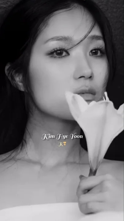 A moment captured by a fan of Kim Hyeyoon