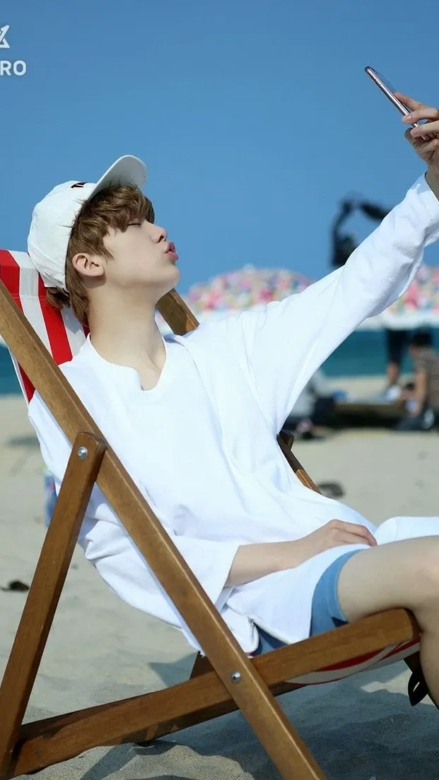 Emotional wallpaper shared by fans for Yoon Sanha