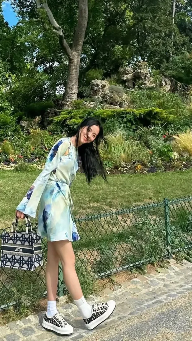 Jisoo (1995) background image recommended by Choeaedol Celeb fandom