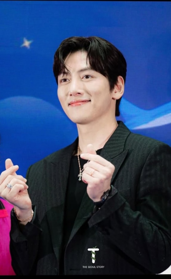 粉丝拍下的池昌旭瞬间