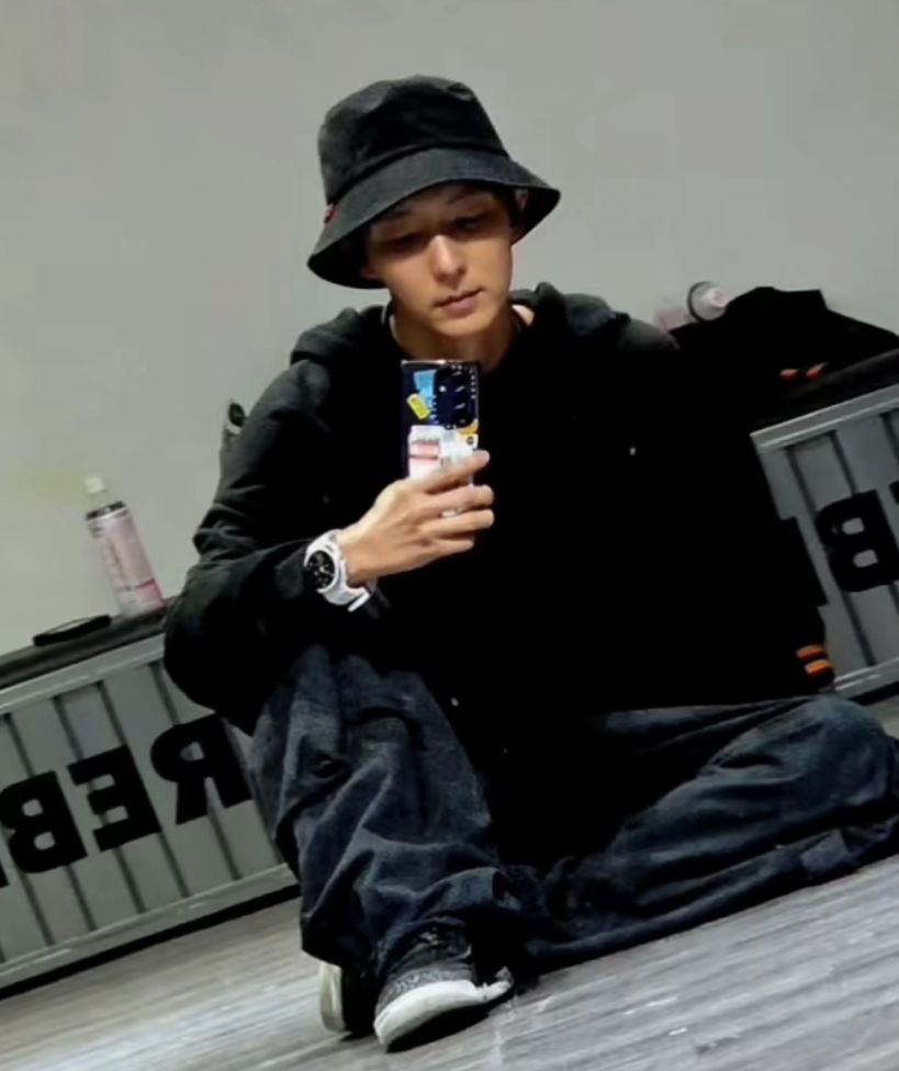 Behind-the-scenes cut of Lee Joongi