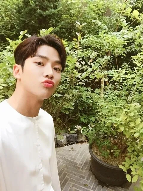Cuplikan di balik layar dari Rowoon