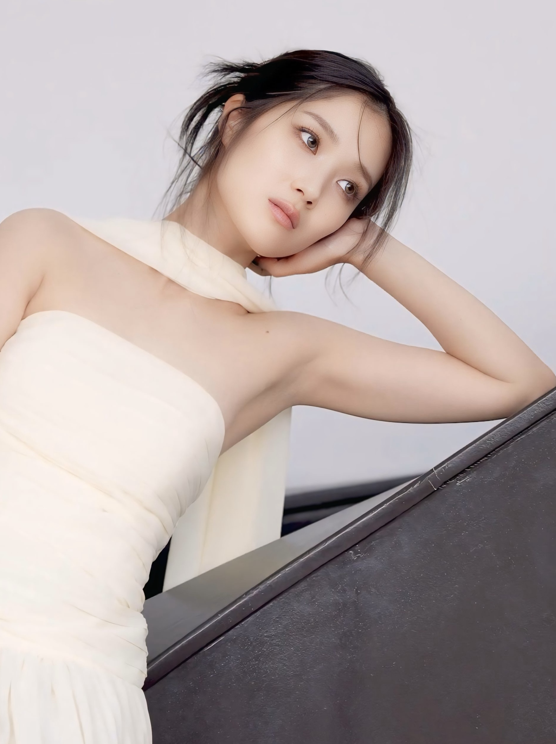 Behind-the-scenes cut of Kim Hyeyoon