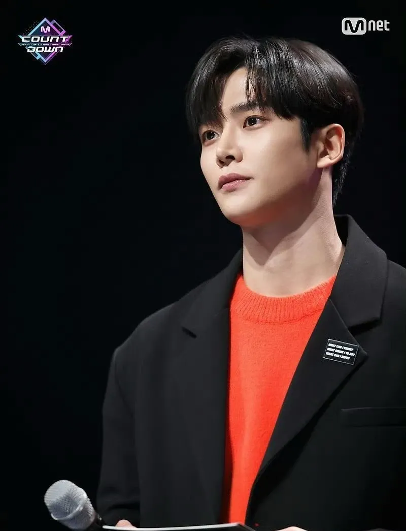Foto kegiatan terbaru dari Rowoon