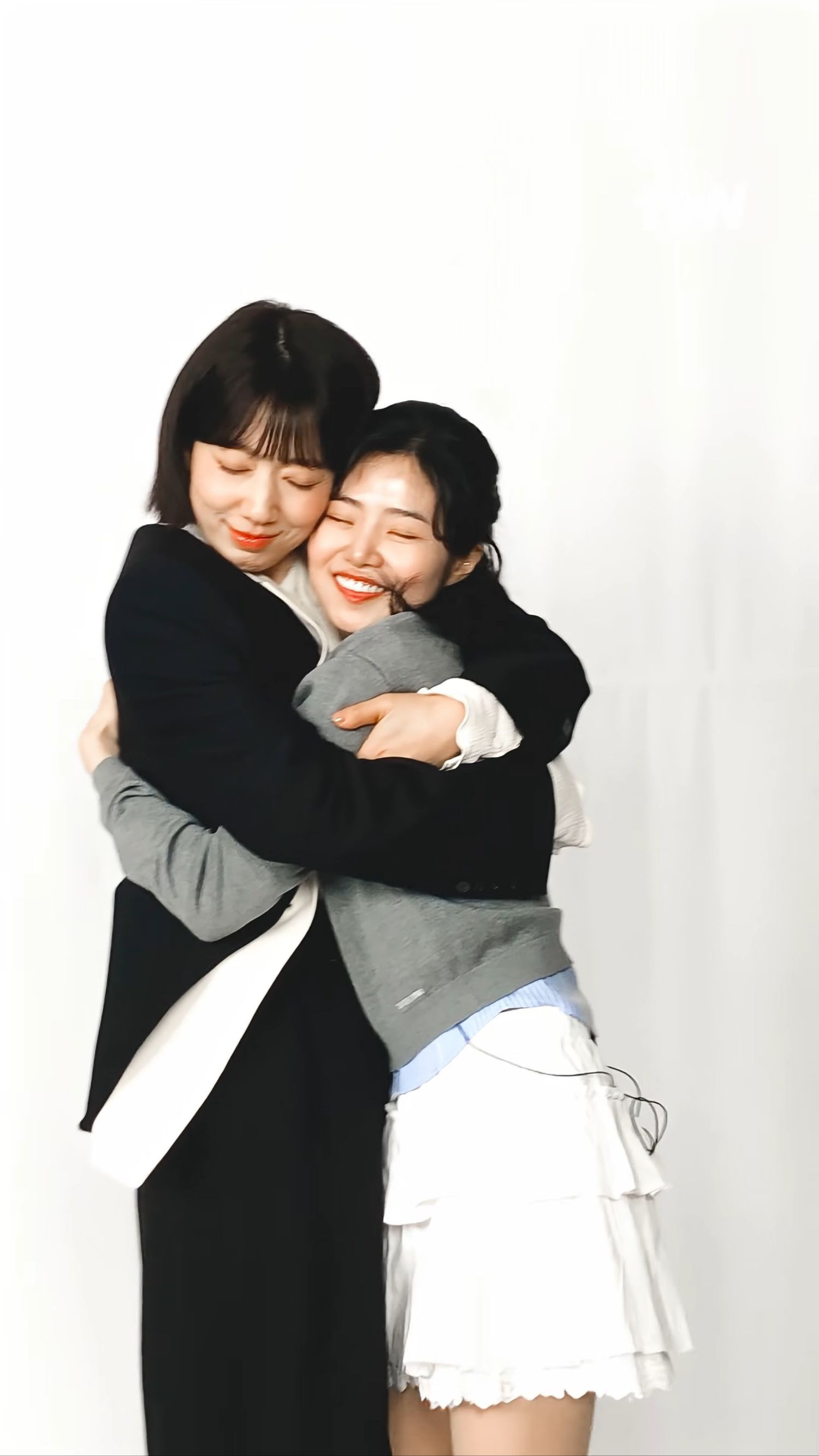 Emotional wallpaper shared by fans for Park Shinhye