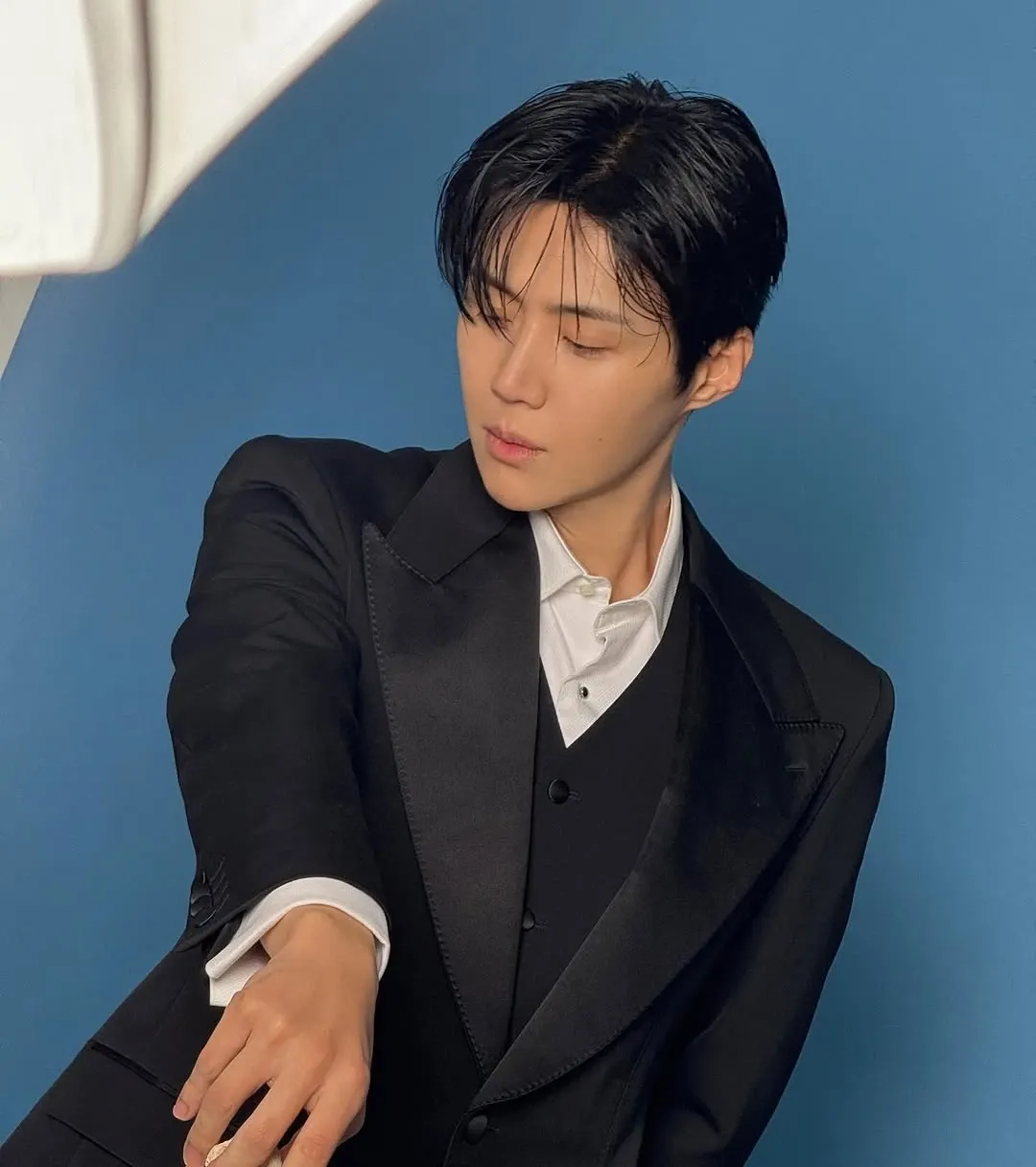 Behind-the-scenes cut of Kim Seonho