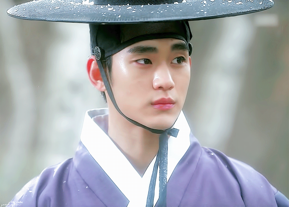 粉絲拍下的金秀賢瞬間