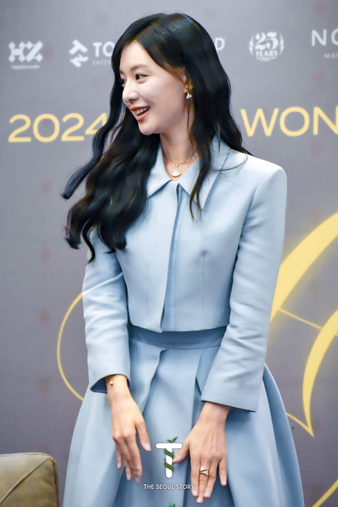 Behind-the-scenes cut of Kim Jiwon