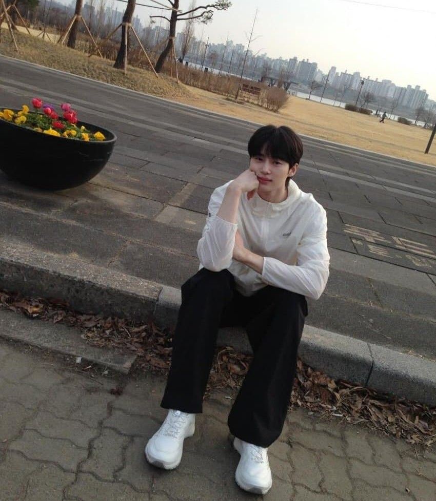 边佑锡的近期活动照