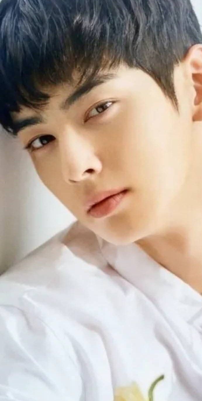 Latest photo of Cha Eunwoo