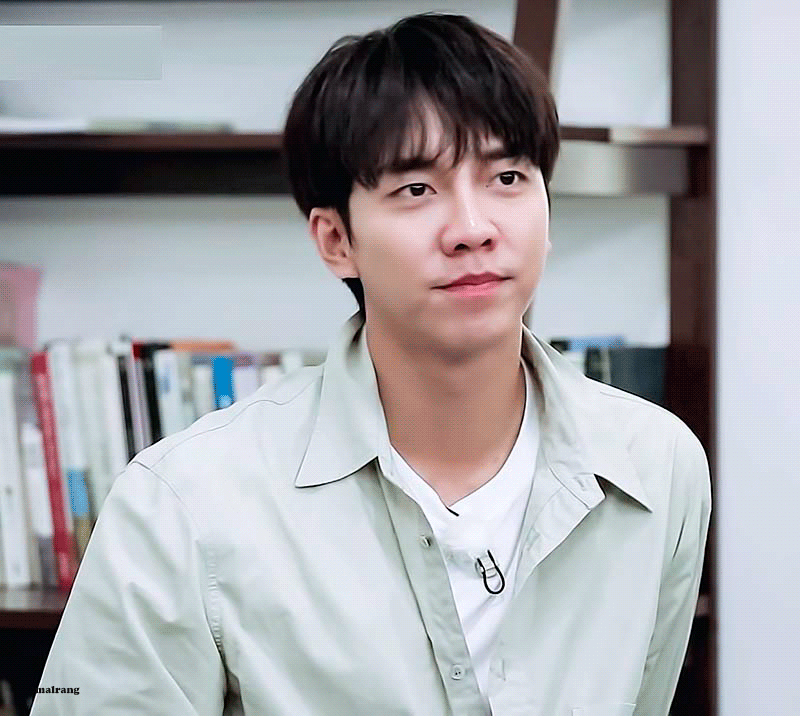 A moment captured by a fan of Lee Seunggi