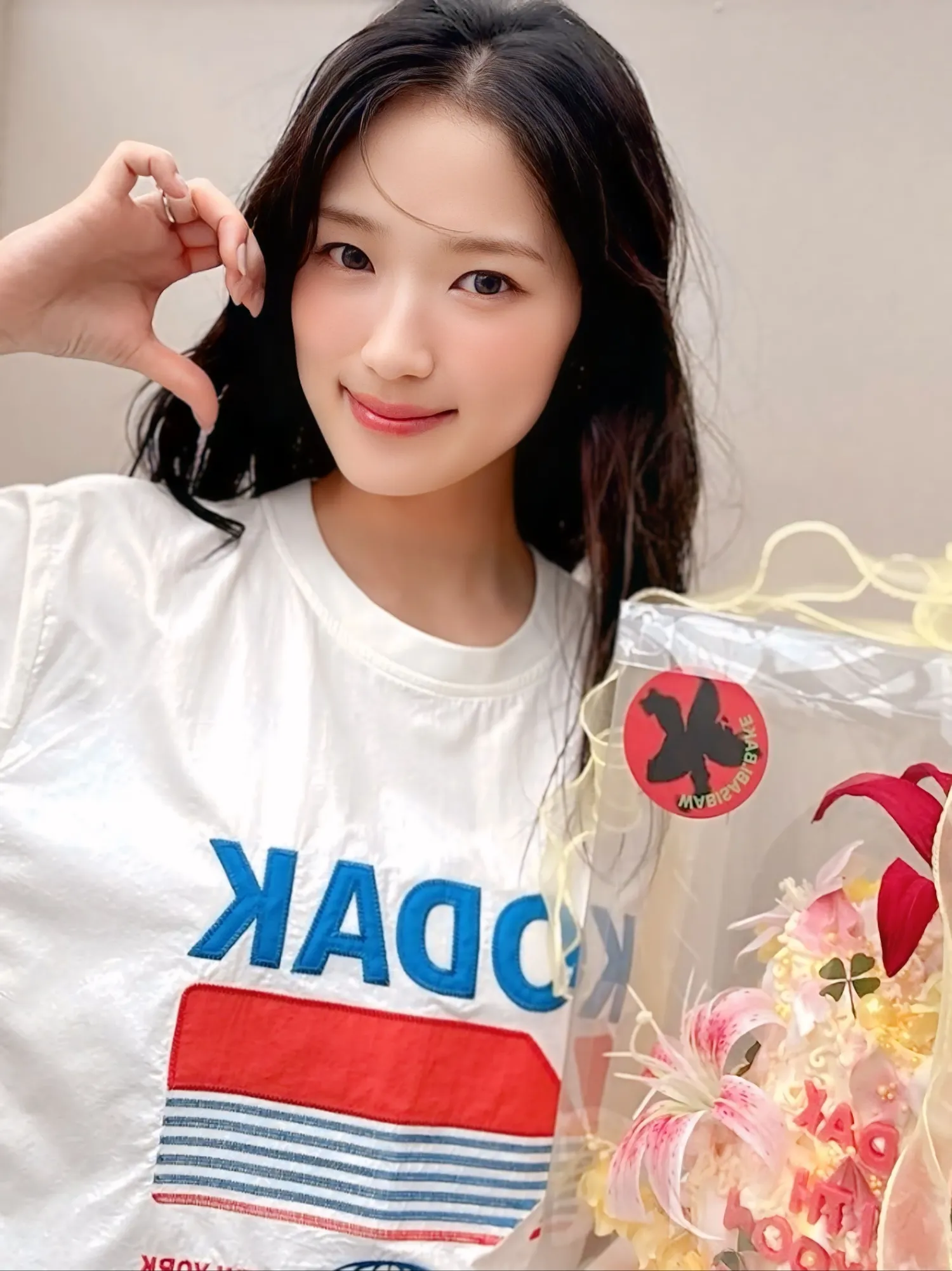 Behind-the-scenes cut of Kim Hyeyoon