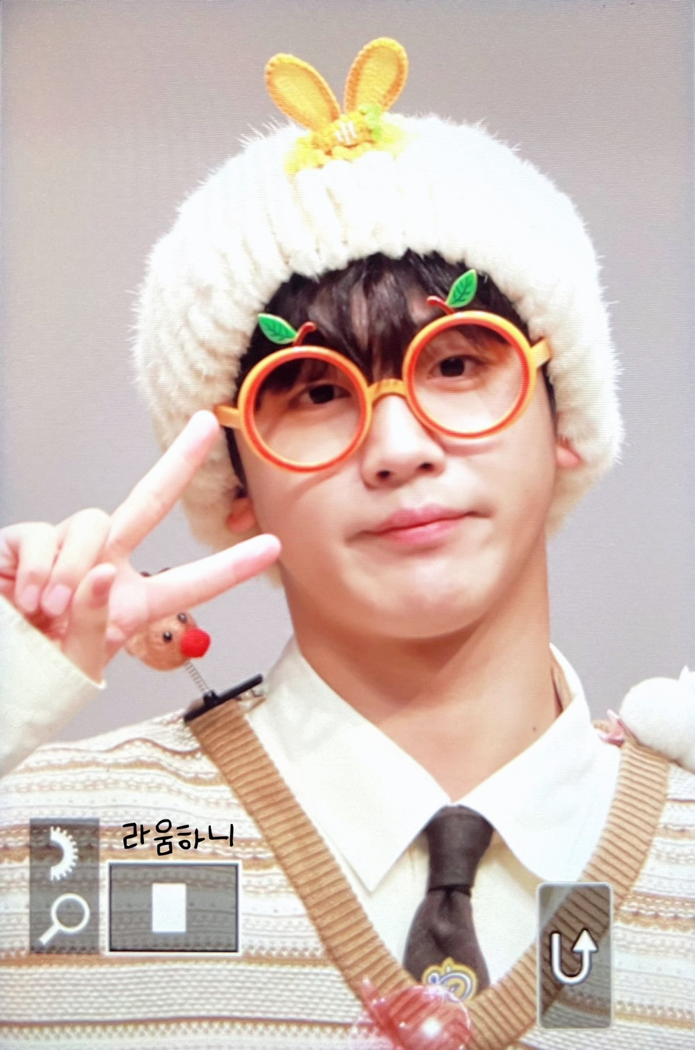 Behind-the-scenes cut of Kim Yohan