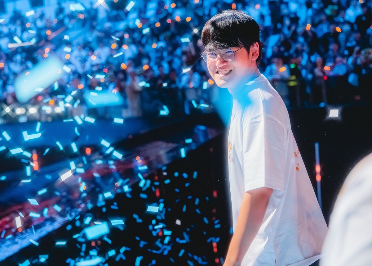 Behind-the-scenes cut of Gumayusi