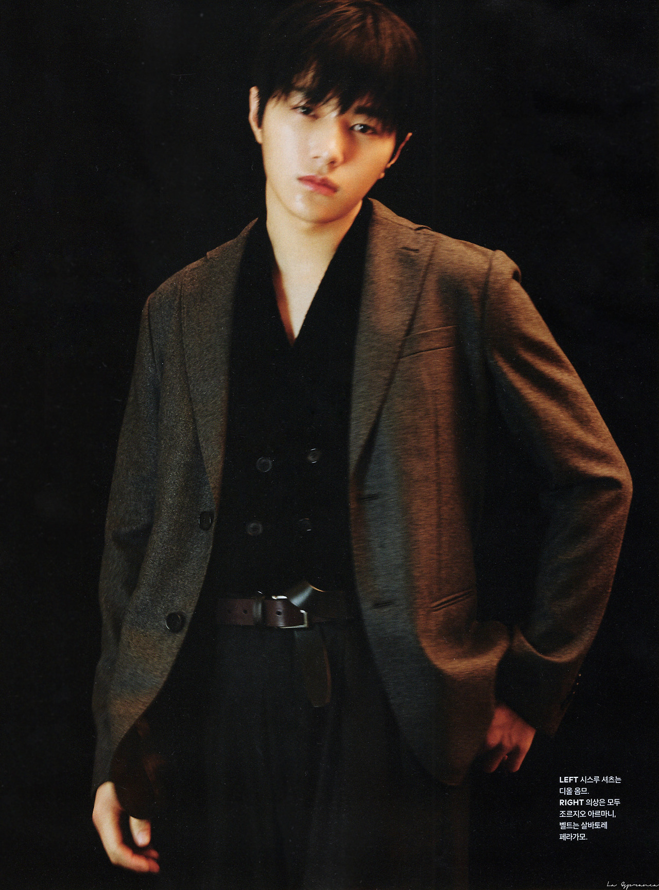 Behind-the-scenes cut of Kim Myungsoo (L)