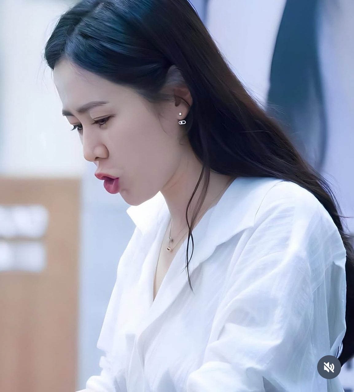 Behind-the-scenes cut of Son Yejin